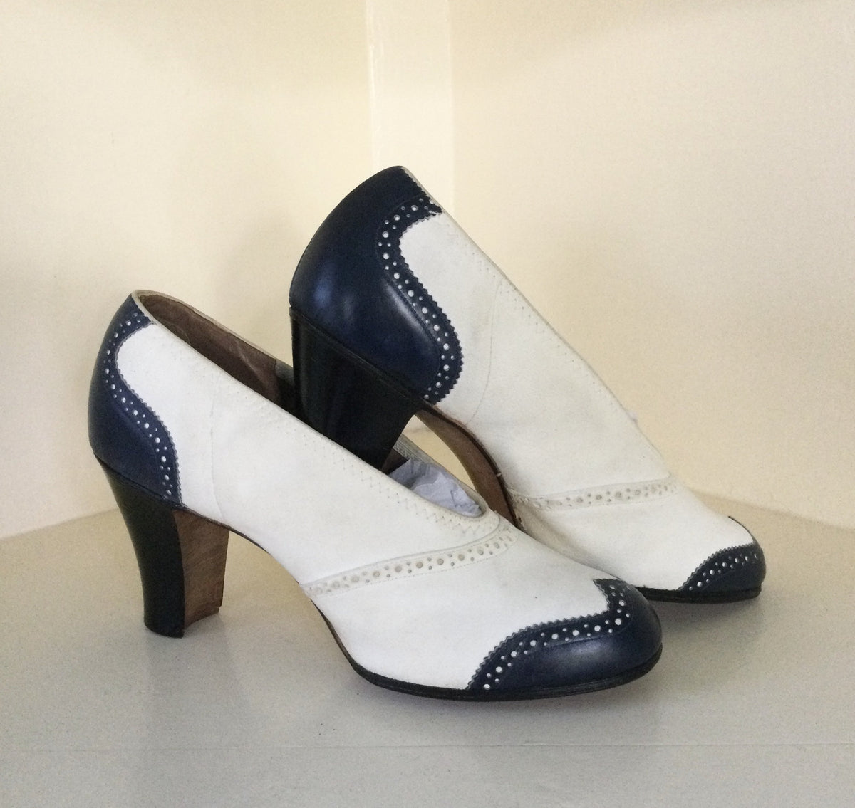 1940s Navy & White Spectator Pumps â Hollyland Vintage