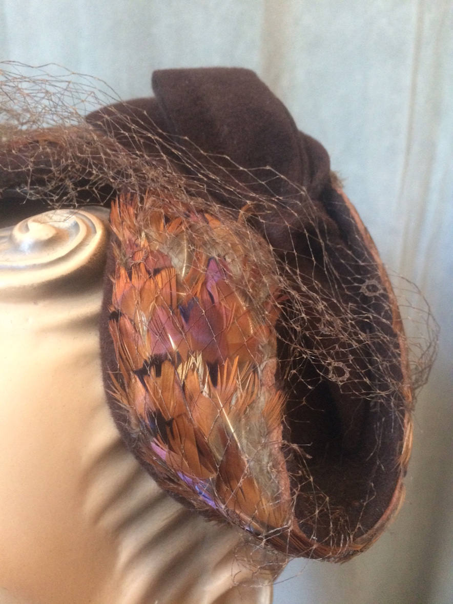 1940s Brown Hat with Feathers and Veil – Hollyland Vintage display picture 3