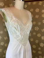 1940s White Sweetheart Nightgown