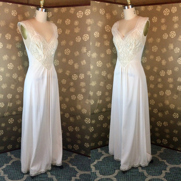 1940s White Sweetheart Nightgown