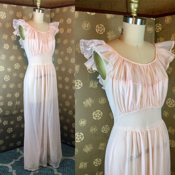 1950s Pink Ruffle Neck Nightgown