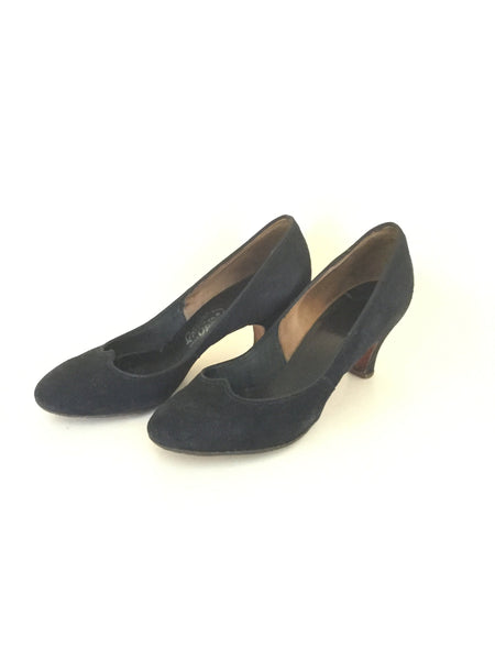1950s Scalloped Pumps by Perfect Poise